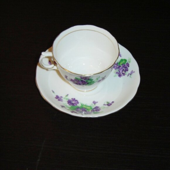 Colclough 7177 (CLC112?) purple violets cup and saucer VGU - Picture 4 of 6